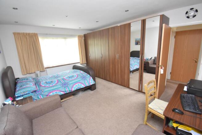 Bedroom 2 (3)