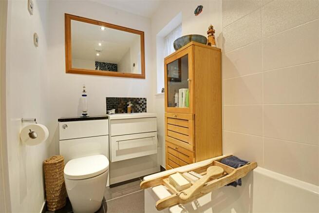 Bathroom 1.jpg