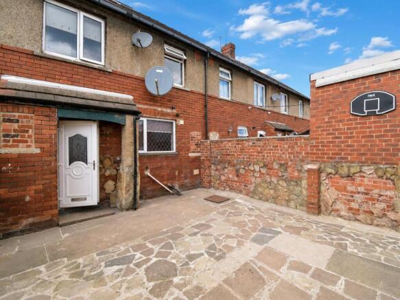 3 bed Terraced to rent Image 10