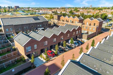 Edison Way, Dagenham