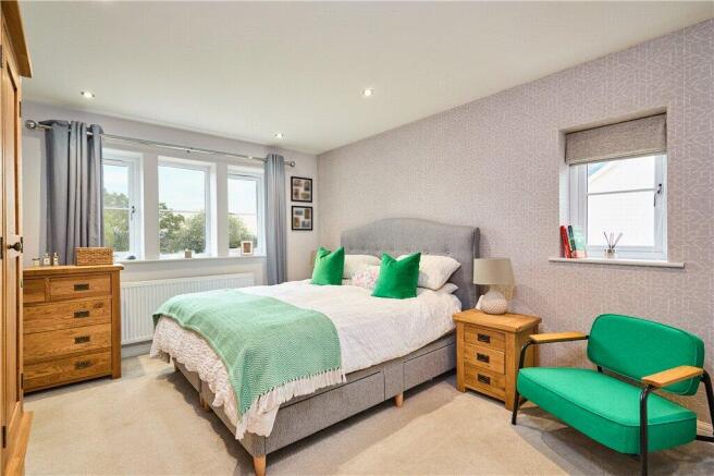 5 bed Detached for sale Image 11