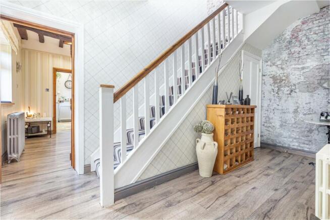 Hallway-1.jpg