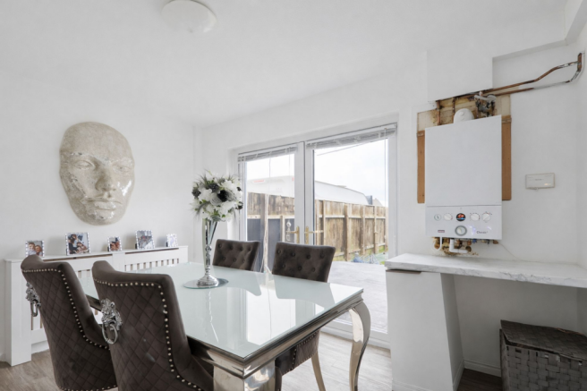 3 bed Semi-Detached for sale Image 4