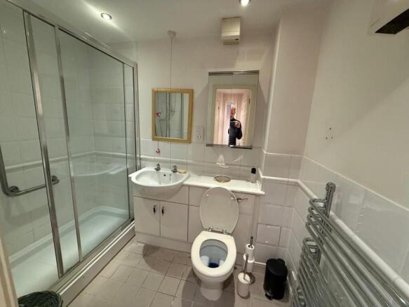 Bentjeman Court - Bathroom.jpeg