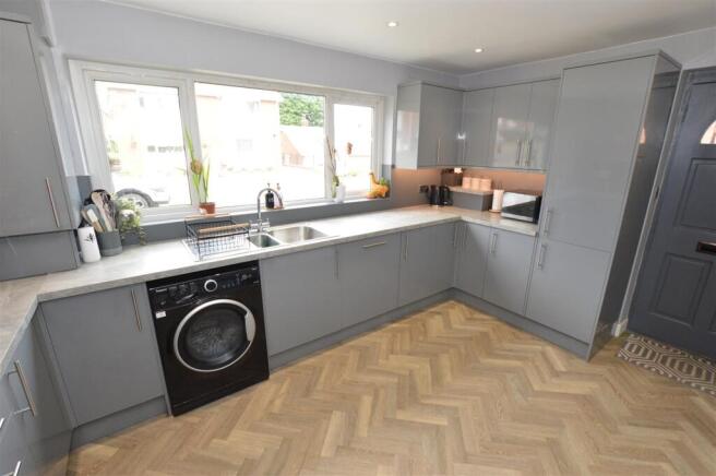 3 bed Semi-Detached for sale Image 5
