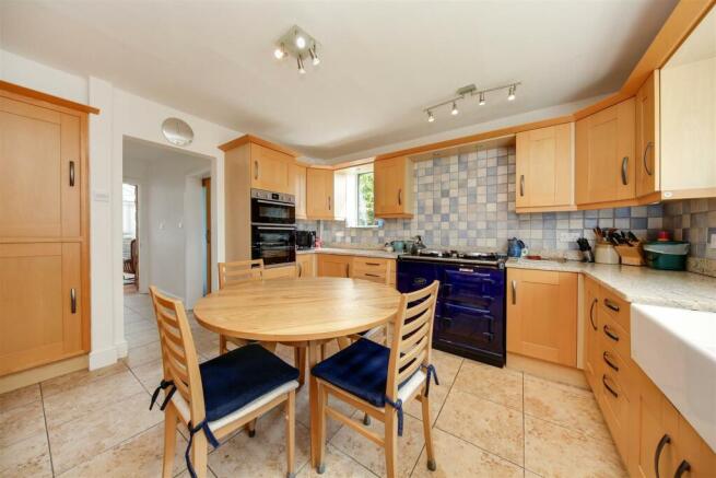 Kitchen3.jpg