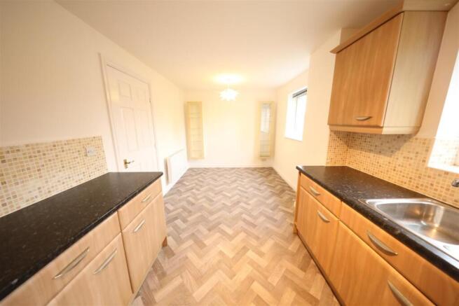2 bed Apartment to rent Image 11