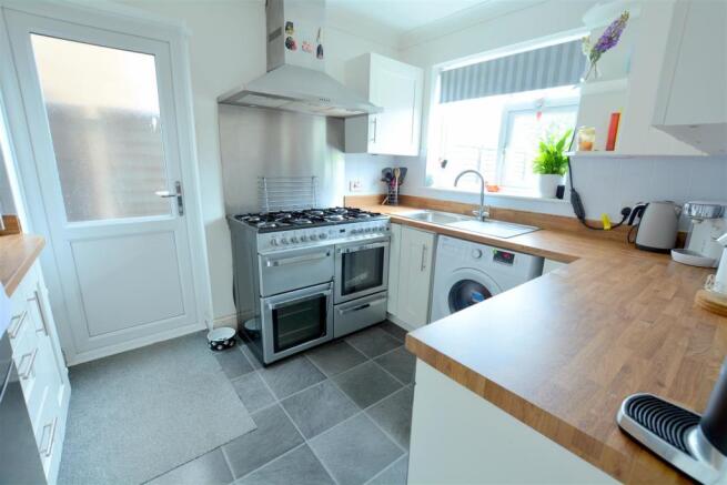 2. Kitchen.JPG