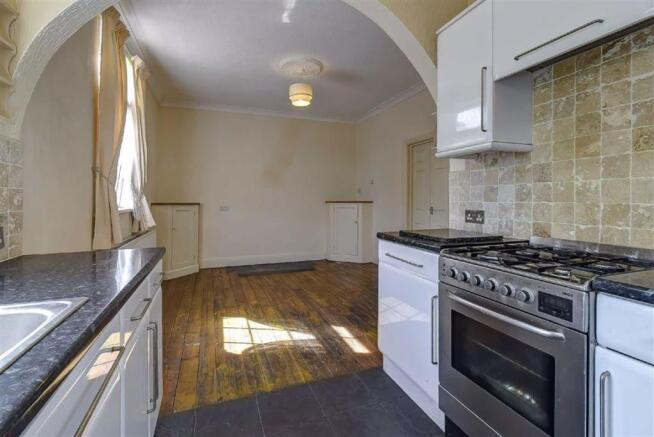 Kitchen (Alternative View)