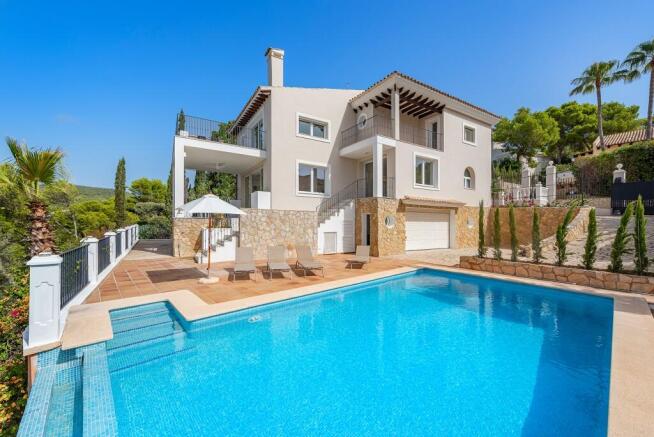 Pool and Exterior