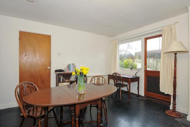 Apace for dining table