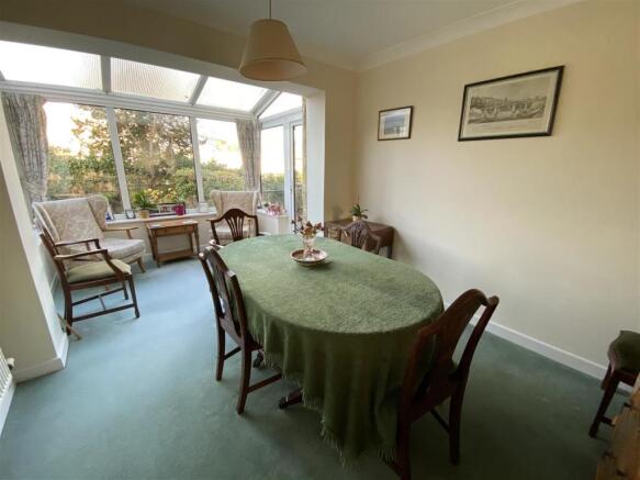 DINING/GARDEN ROOM