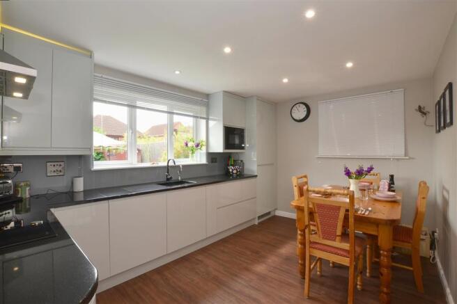 Kitchen/ Breakfast Room