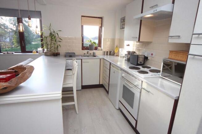 OPEN PLAN LOUNGE/DINING/KITCHEN AREA