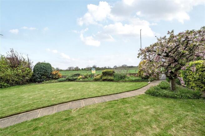 5 bed Detached for sale Image 11