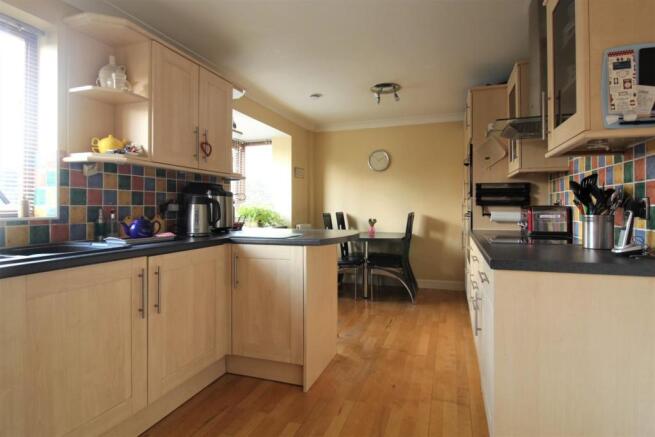 Kitchen/ Dining Room