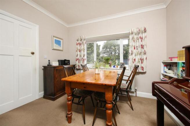 Dining Area.jpg