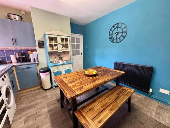 2 bed Flat for sale Image 5