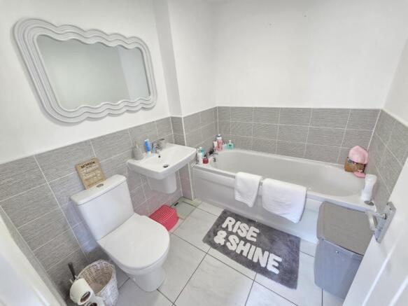 3 bed Semi-Detached for sale Image 10