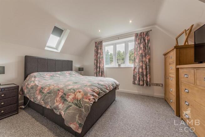 BEDROOM 1: