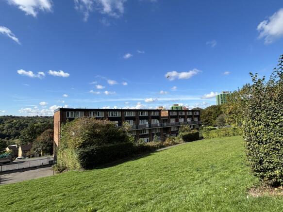 2 bed House to rent Image 10