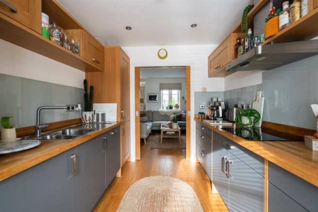Kitchen 2.jpg