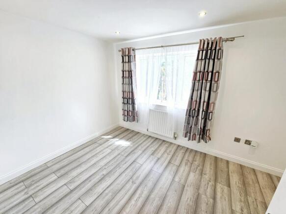 2 bed Terraced for sale Image 8