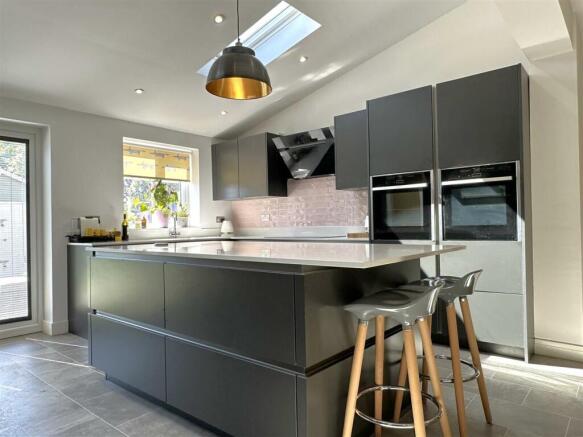 High Specification Breakfast Kitchen 644
