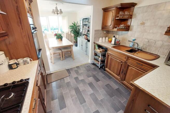 2 bed Flat for sale Image 7