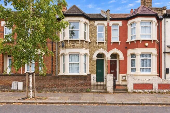 2-bed flat on Brownlow Road, London, £350,000