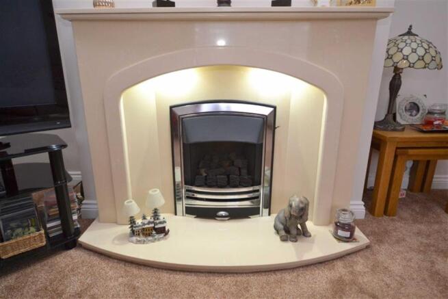 FEATURE FIREPLACE