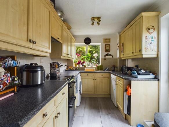 Kitchen 1.jpg