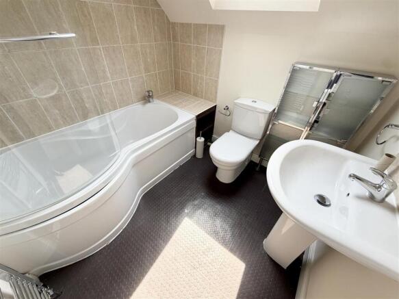 4 bed Detached for sale Image 10