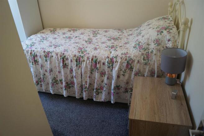 BEDROOM 3 (REAR)