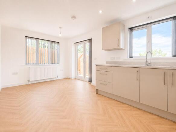 3 bed Detached to rent Image 5