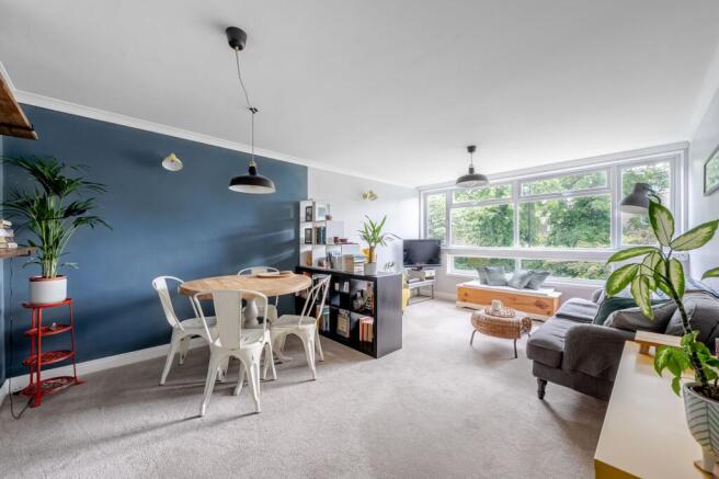 2 bed Flat for sale Image 4