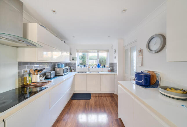 1382859-6-691dcef...