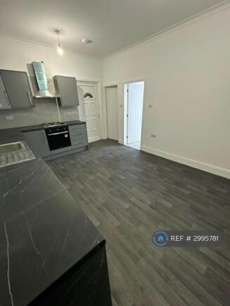 4 bed Terraced to rent Image 4