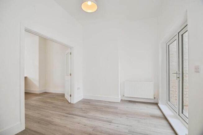 2 bed Ground Flat for sale Image 5