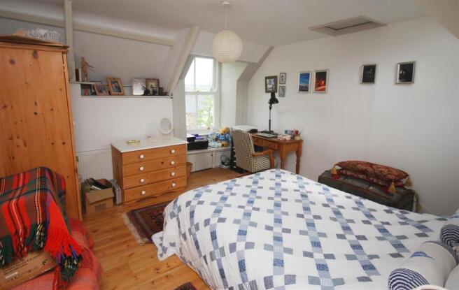 BEDROOM 2