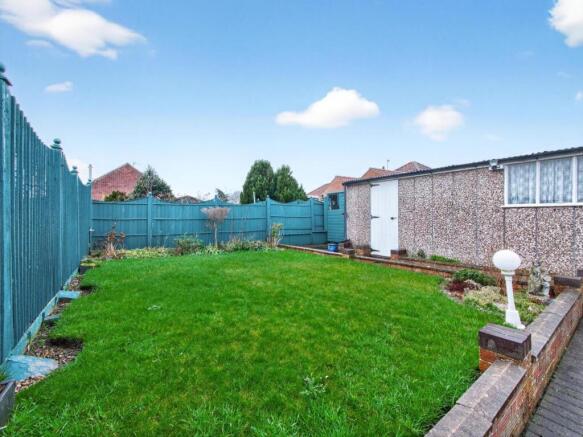 2 bed Semi-Detached Bungalow for sale Image 12