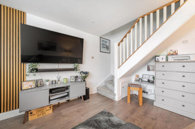 1375806-9-690b66f...