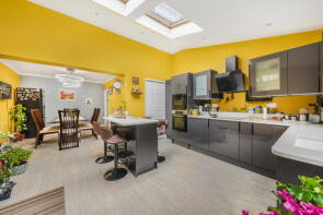 60, Hillside Grove, Chelmsford CM2 9DB
