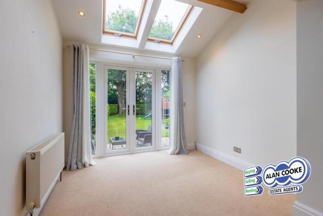 5 bed Semi-Detached to rent Image 4