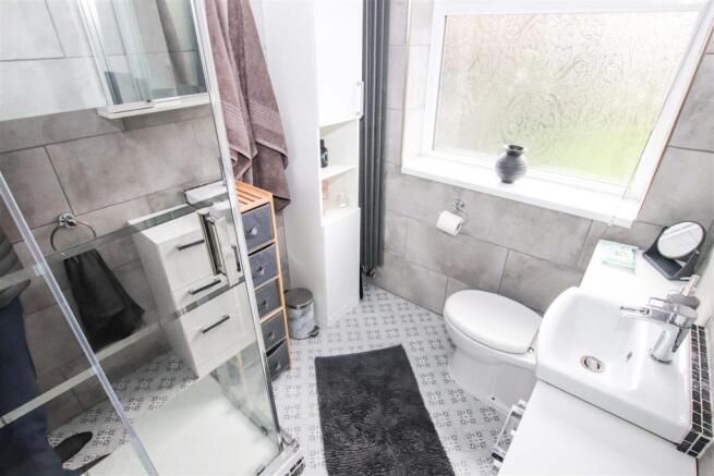 FIRST FLOOR LUXURY SHOWER ROOM