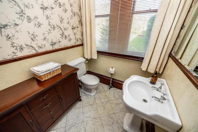6 bed Detached for sale Image 12