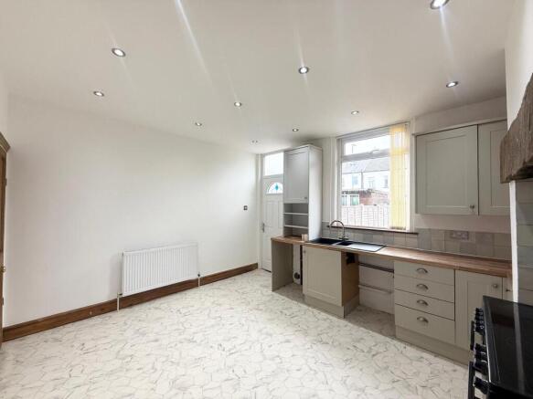 4 bed Terraced to rent Image 4