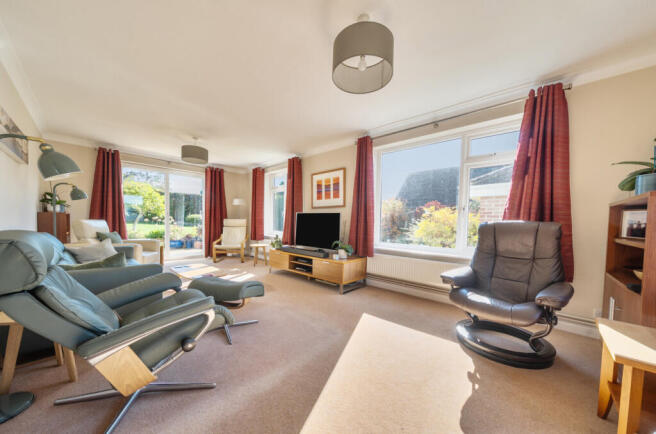 1370387-3-68f0ed4...