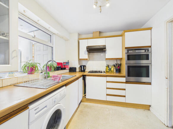 CAM01984G0-PR0586-STILL003