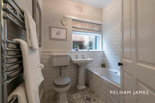 Family Bathroom, 12 High Street, Stilton